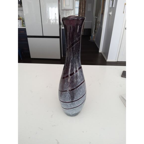 Amethyst purple blown glass vase( Blenko?) WhitevSwirl pattern/brushed - Picture 3 of 6